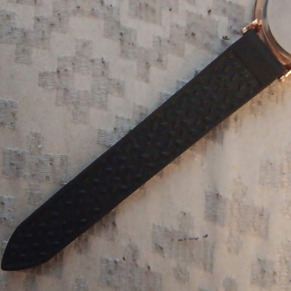 Black Quartz Watch - Picture 6 of 9